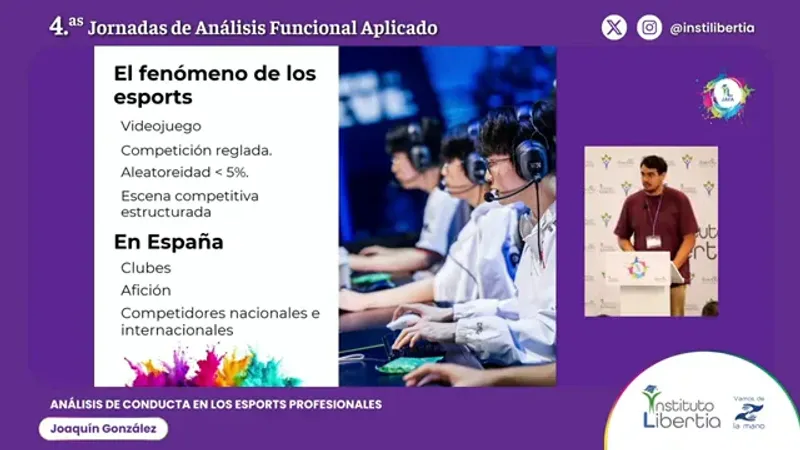 Joaquín González durante su ponencia en las Jornadas de Análisis Funcional Aplicado